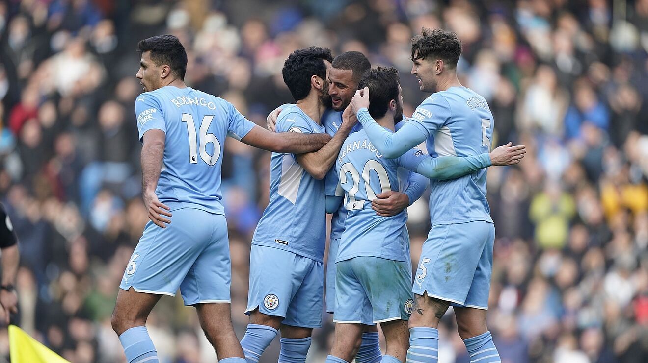 Manchester City are once again favorites to win trophies (Image via Marca)